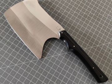 Le petit dernier sortie de l'atelier pour la foire à la Ripaille de se soir 😁

Acier inox 14c28n et un manche en corne de zébus 🤓

#couteau #knife #knives...